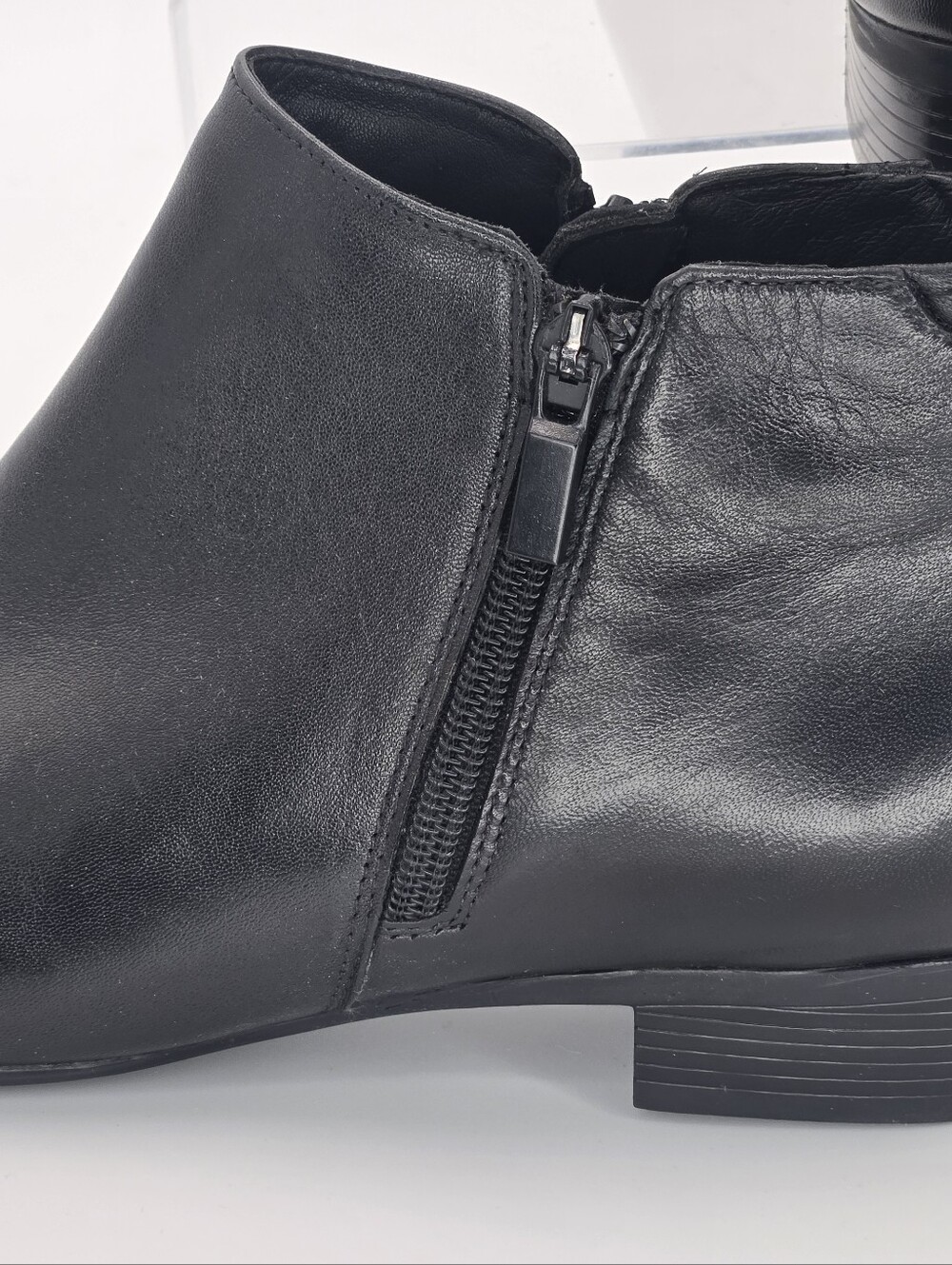 Trotters Major Black Leather Side-Zip Women's Ankle Booties Size 10.5 10 1/2 - Picture 7 of 11
